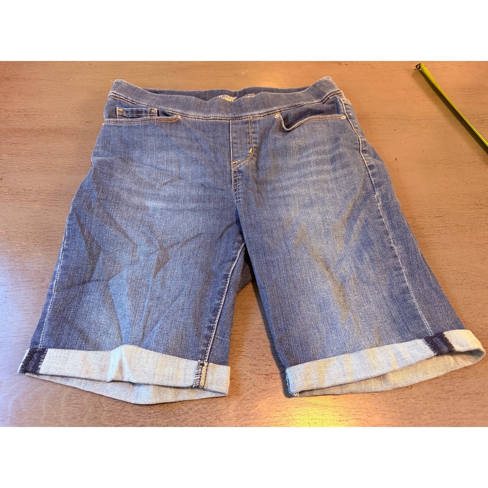 Levi Strauss Signature Totally Shaping Pull-On Bermuda Shorts Medium Wash Blue